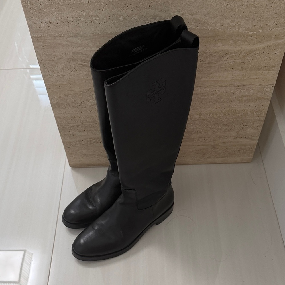 Black Knee-High Leather Boots - Picture 2 of 5